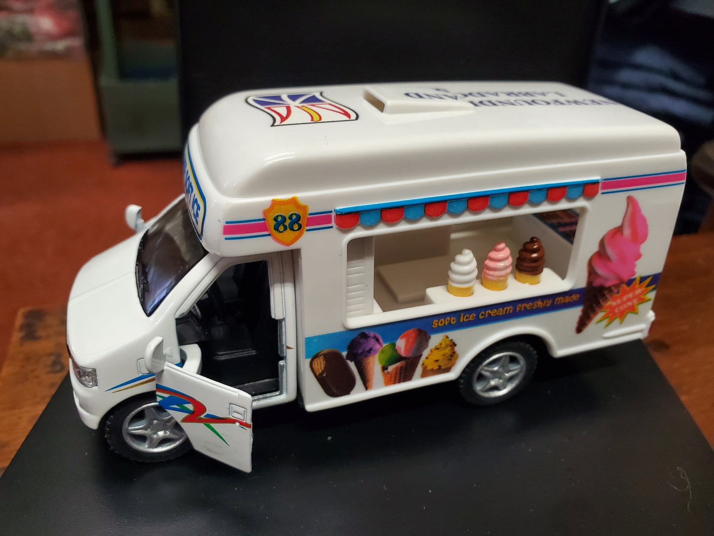 NL Ice Cream truck 5"