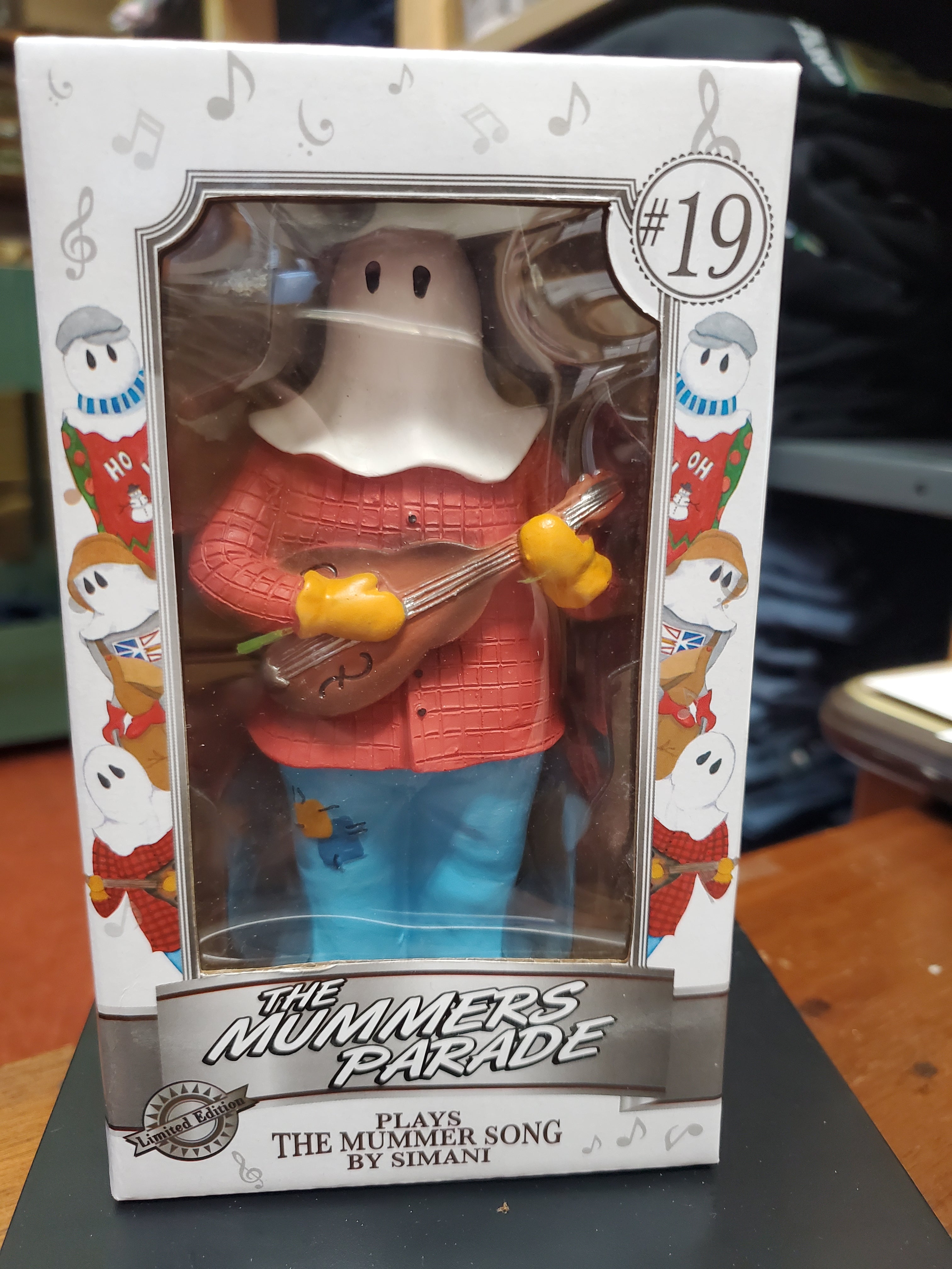 Mummers Figurine # 19 Fiddle player - 7"