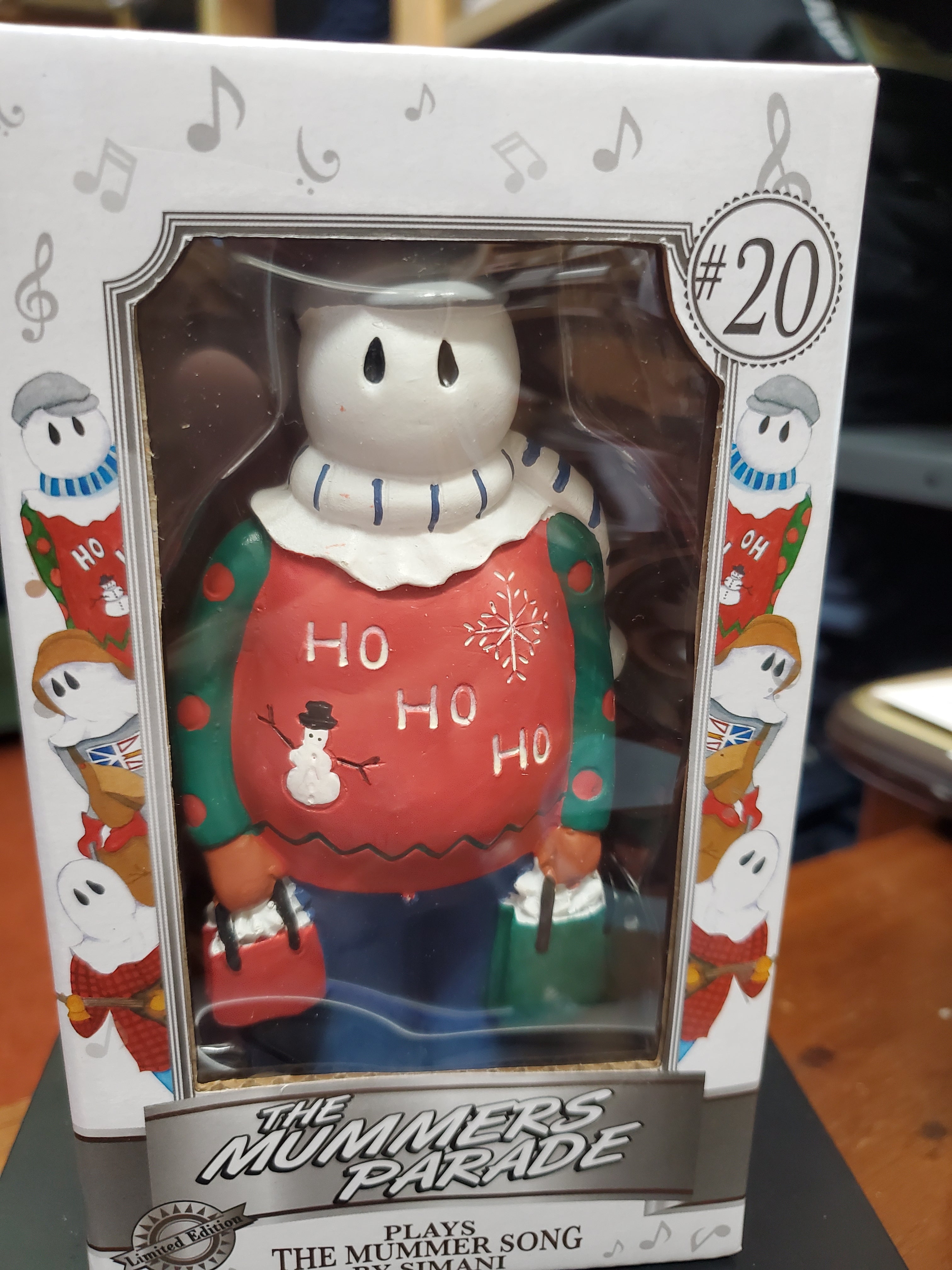 Mummers Figurien # 20  Ho Ho Bearing Gifts - 7"