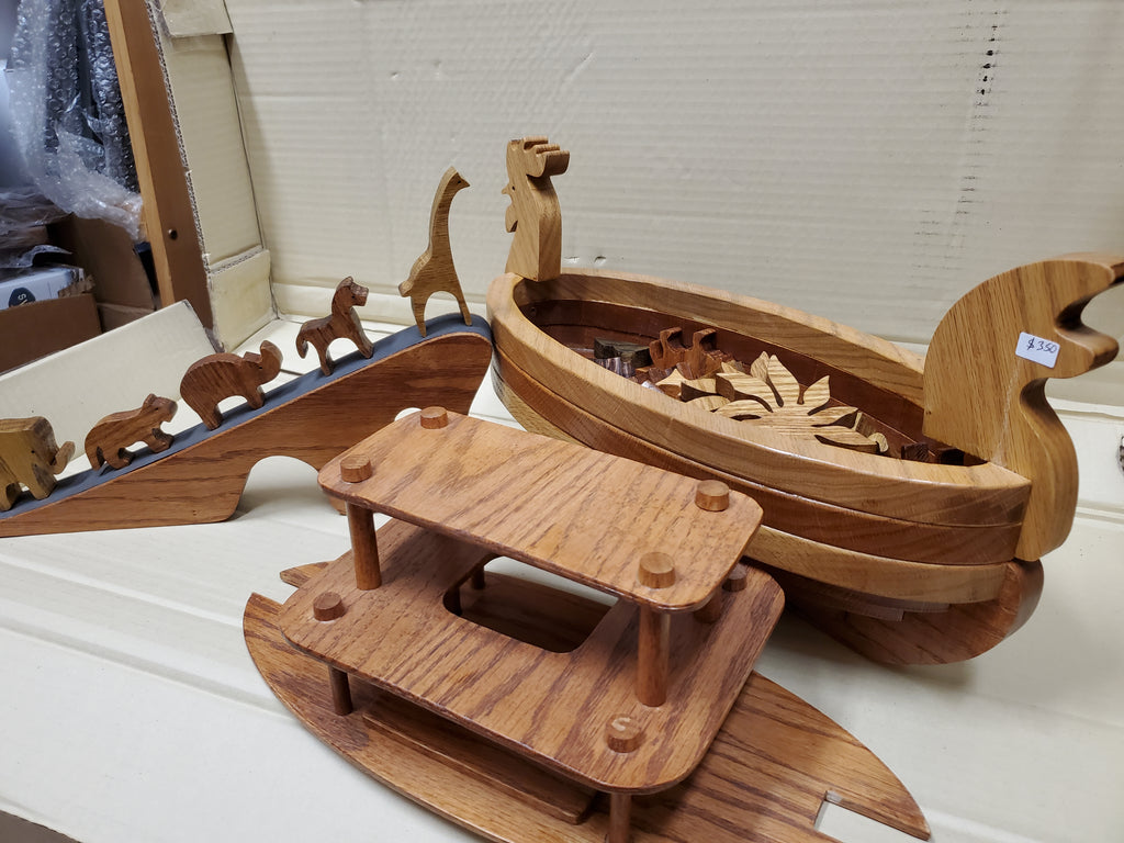 Noah's Arc with assorted figurines - in Oak